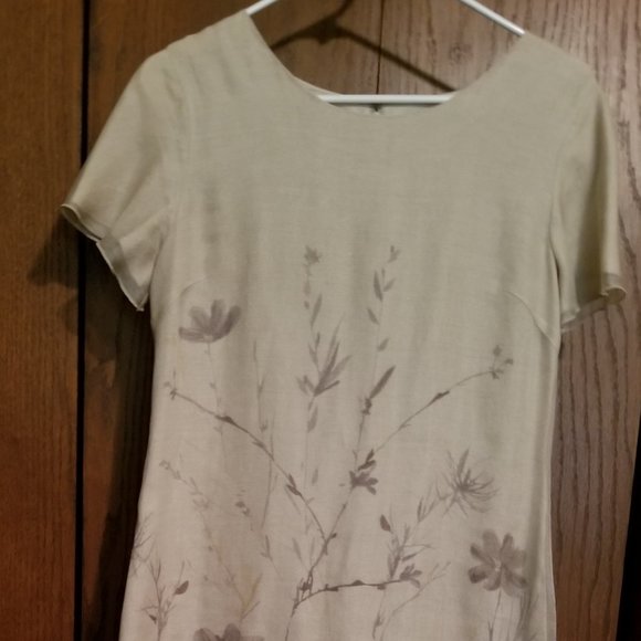 Casual Corner Silk shell and linen lined dress.  Size 6, cream colour. - Picture 1 of 4